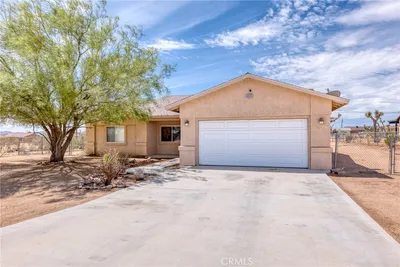 58333 Campanula Street photo 2