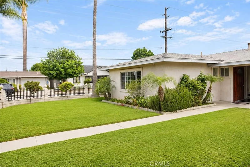 1134 Hermosa Avenue photo 2