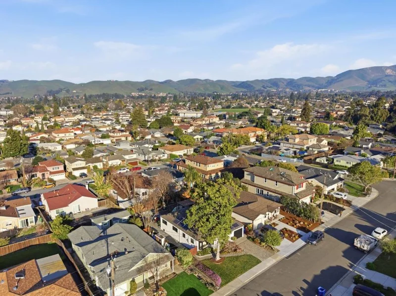41392 Beatrice Street photo 2
