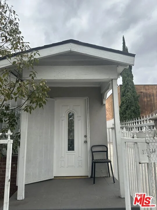 1116 N Ardmore Avenue photo 2
