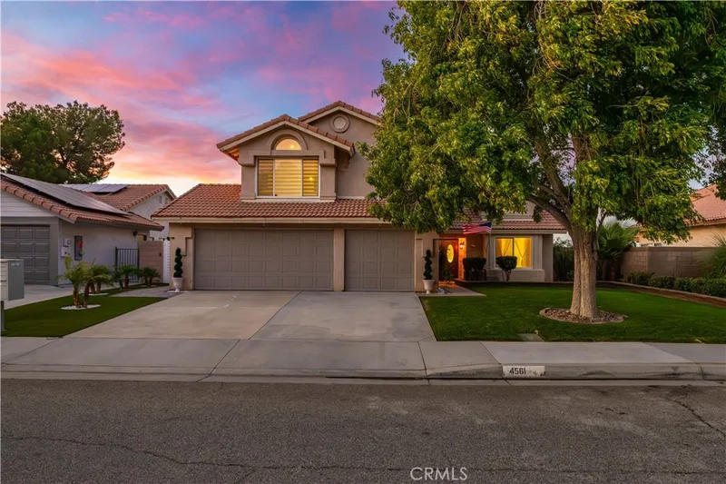 4561 Grandview