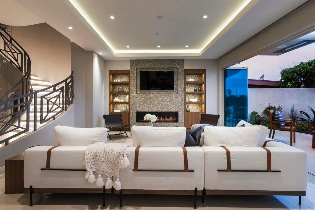 Interior 3