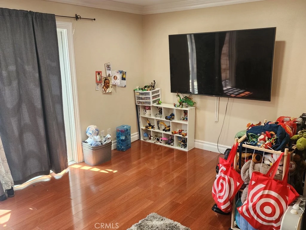 Interior 4