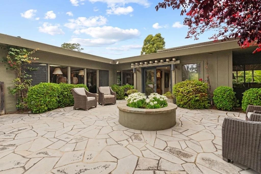 Interior 3