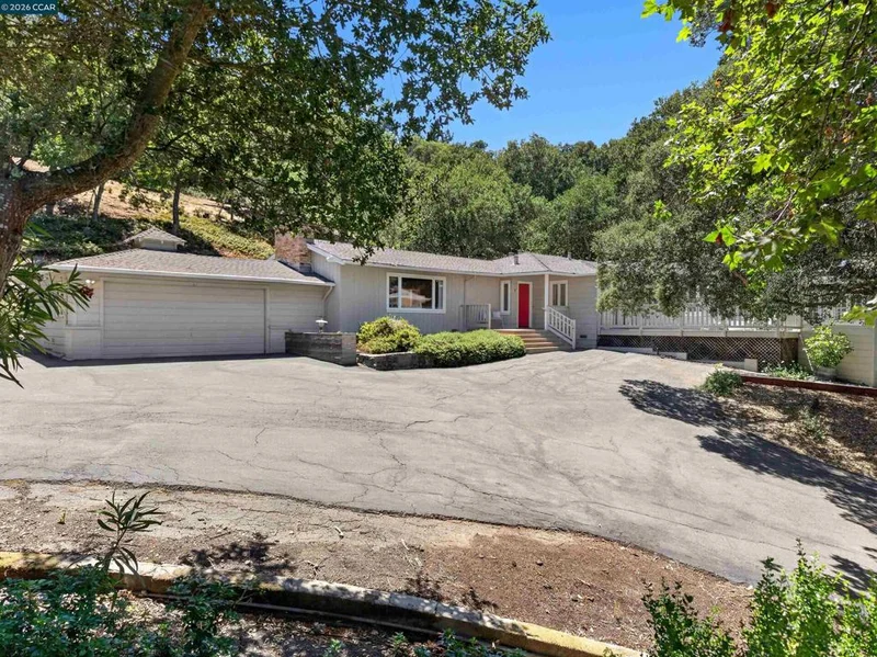 1 Greenwood Ct, Orinda, CA 94563