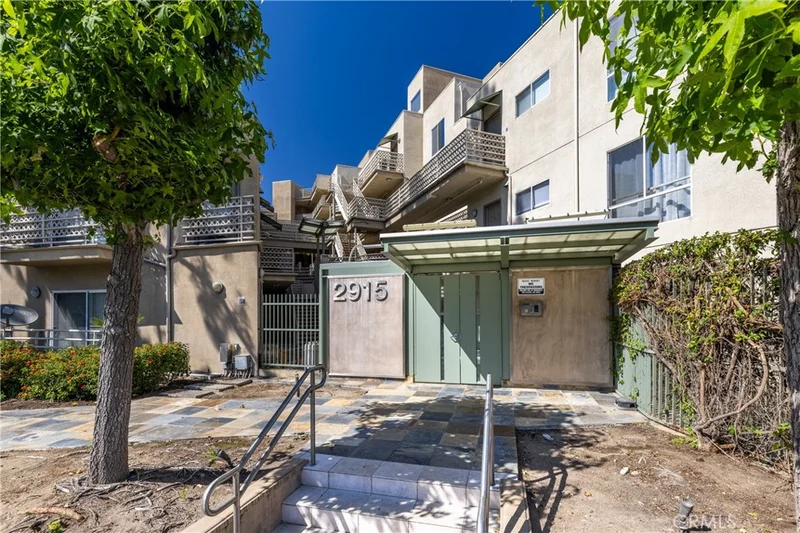 2915 Montrose Avenue 430