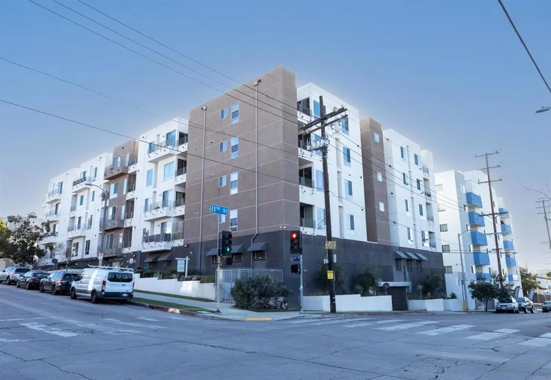 1101 S Harvard Boulevard 510 photo 2