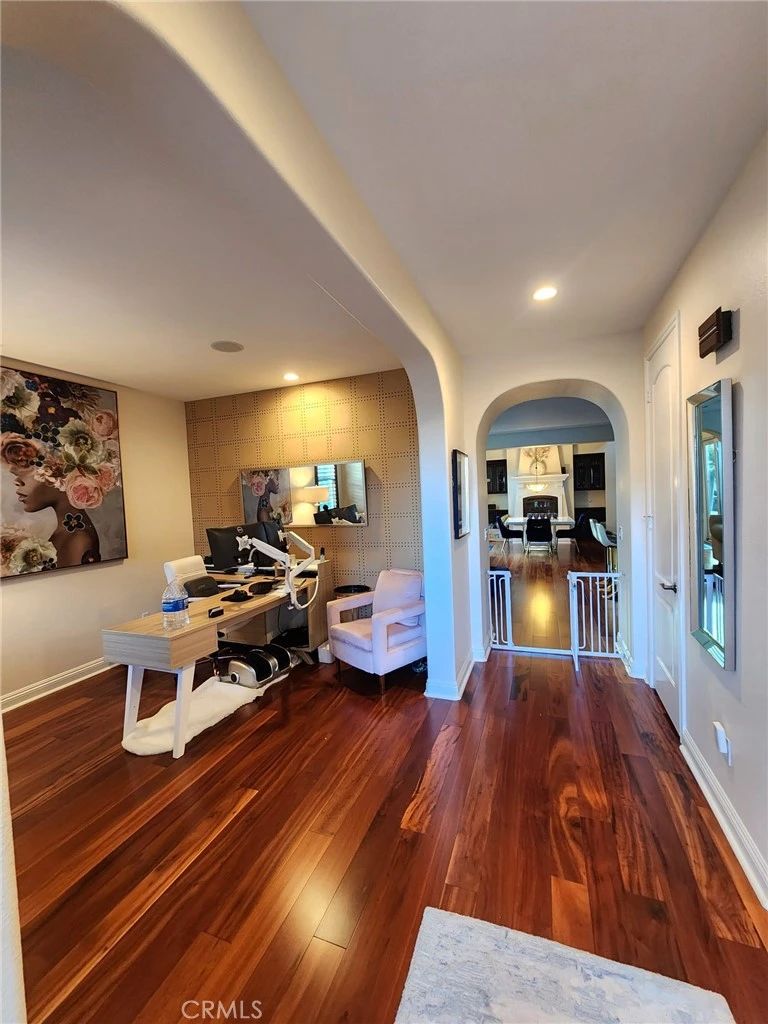 Interior 4
