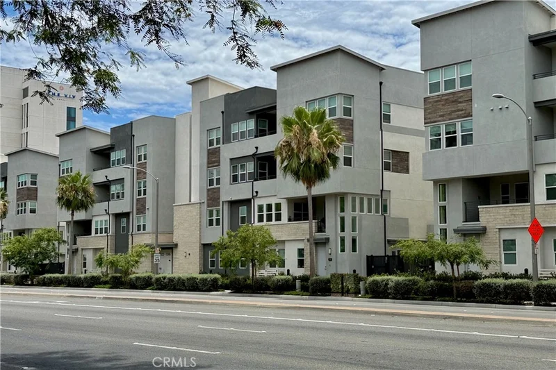 1130 S Urbana