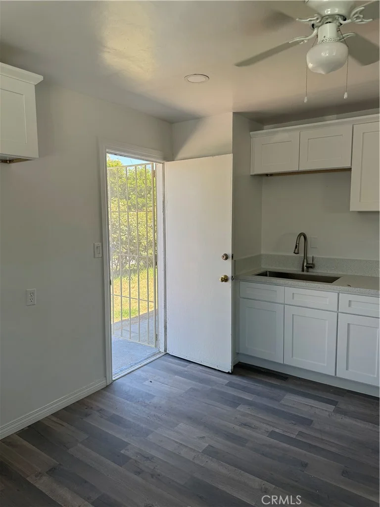 1124 Ramona Avenue photo 2