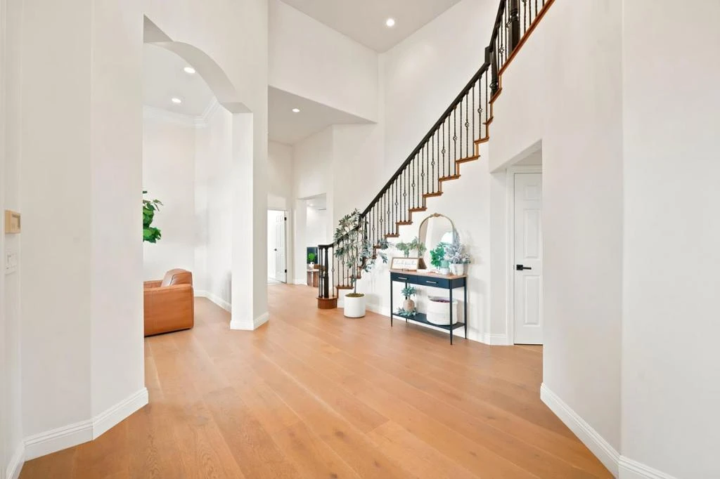 Interior 3
