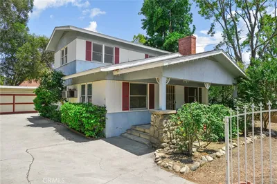 8207 Vineyard Avenue