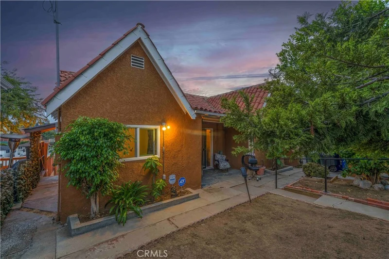 1521 Helen Dr photo 2