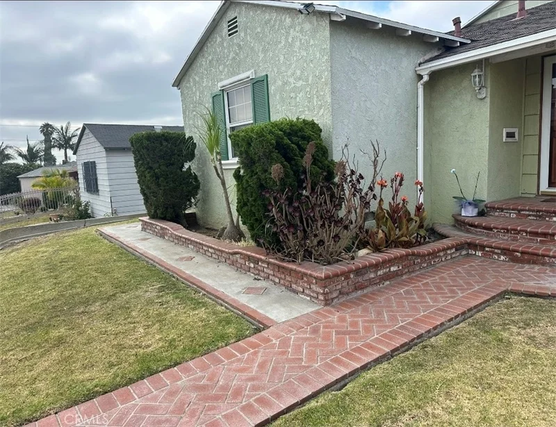 1424 W 113th