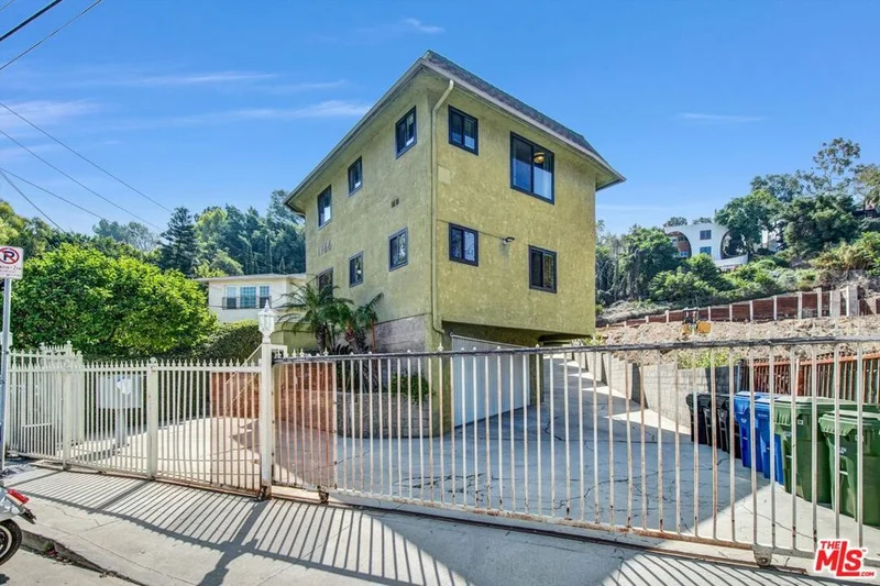 1766 Griffith Park Boulevard 1