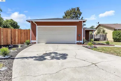 883 Inverness Ct photo 2