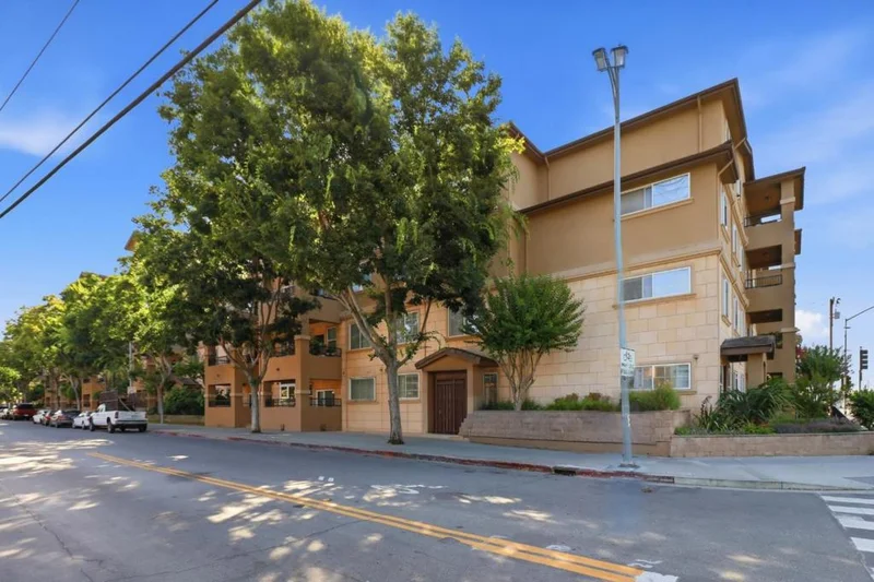 88 N Jackson Avenue 403
