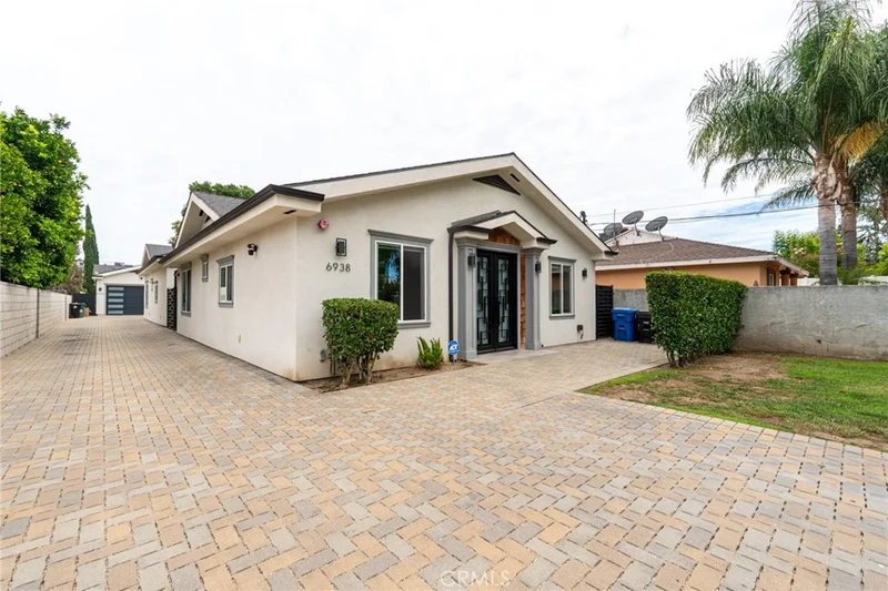 6938 Peach Avenue photo 2