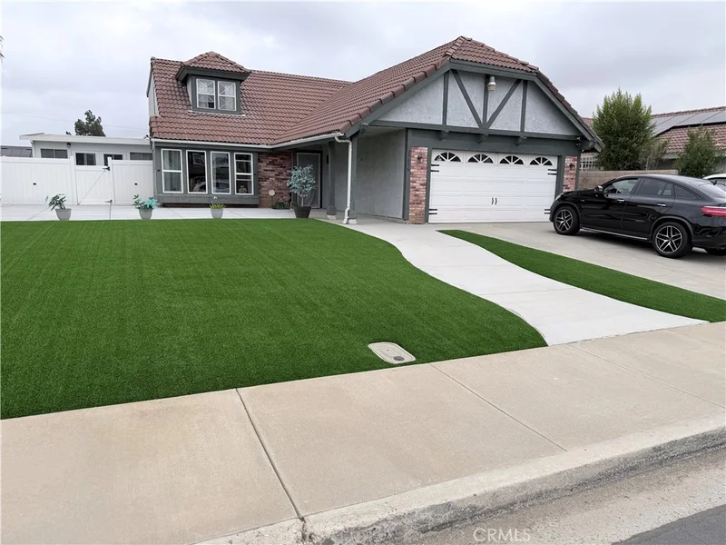 25676 San Lupe