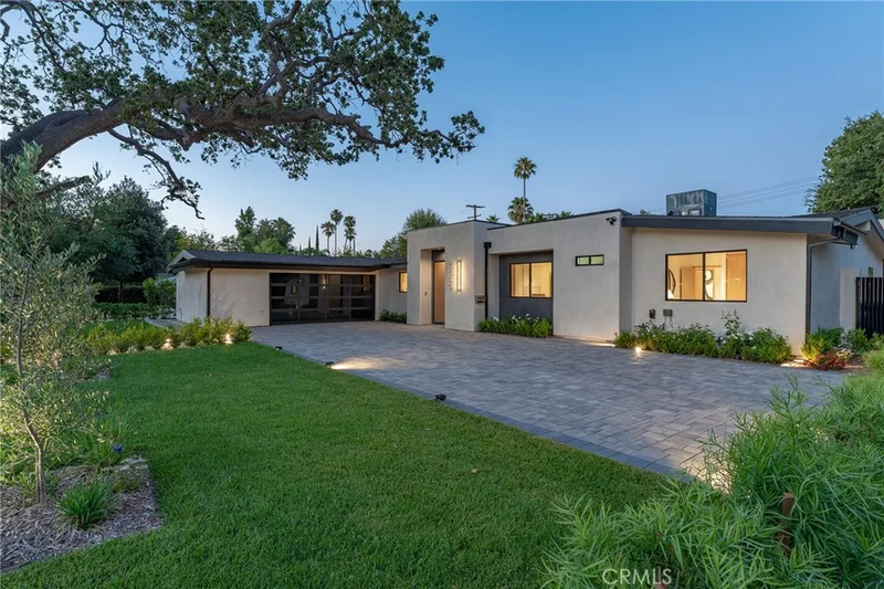 5500 Fenwood photo 2