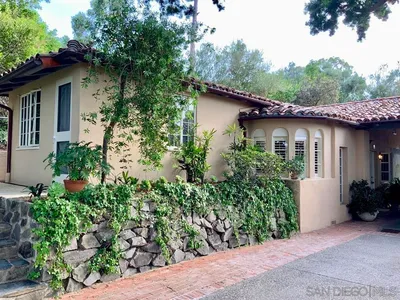5505 Codorniz (Gate House)