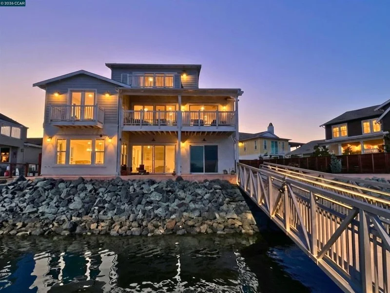 290 Waterside Pl