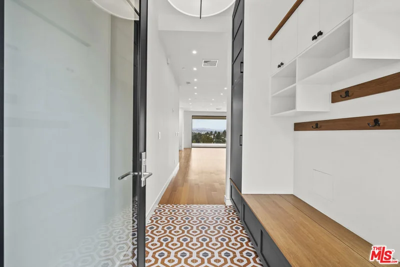2388 Lyric Avenue photo 2