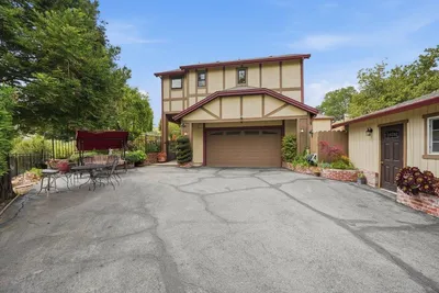 17975 Deer Run Court photo 2