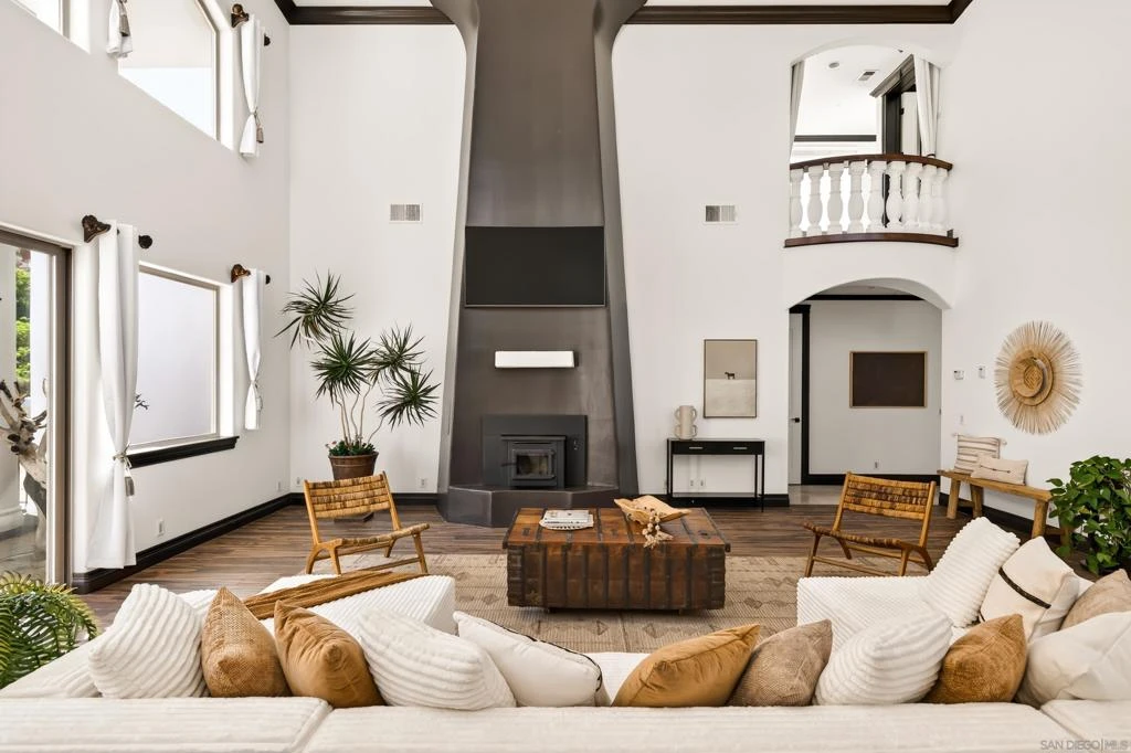 Interior 3