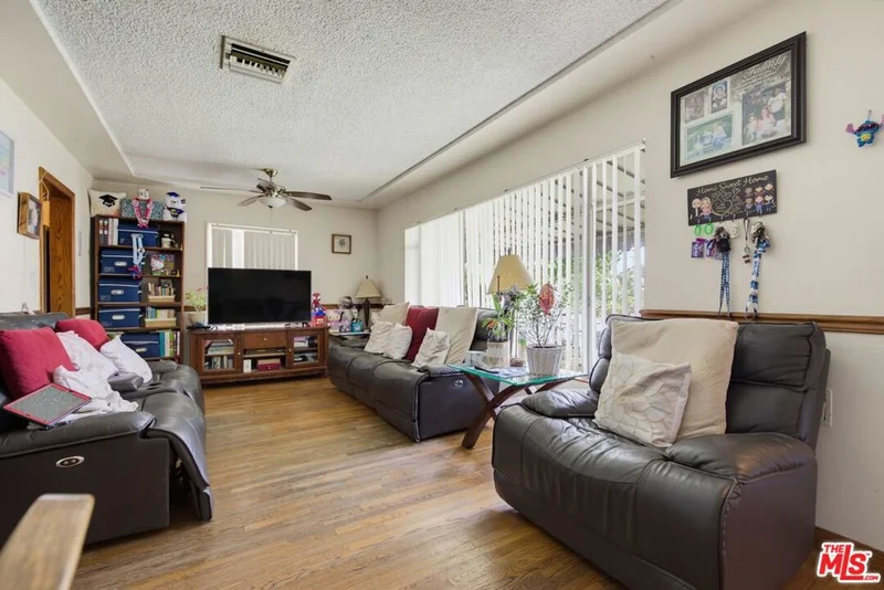 Photo 2 of 291 Simmons Avenue