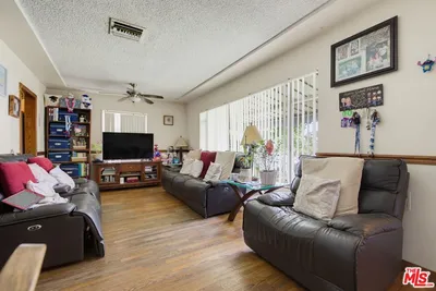 291 Simmons Avenue photo 2