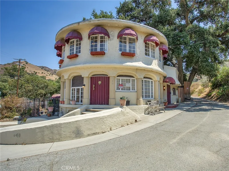 8618 La Tuna Canyon Road photo 2