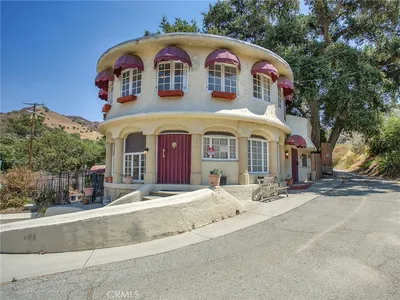 8618 La Tuna Canyon Road photo 2