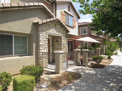 25890 Iris Ave B photo 2
