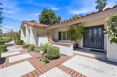 2101 Pioneer Avenue photo 2
