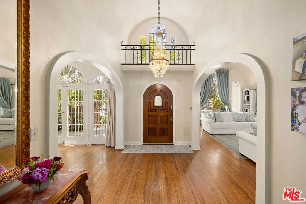 Interior 3