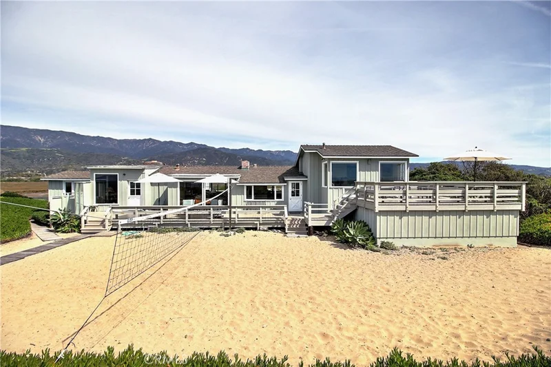 539 Sand Point