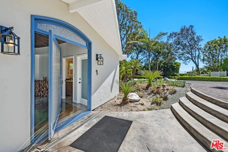 29260 Sea Lion Place photo 2