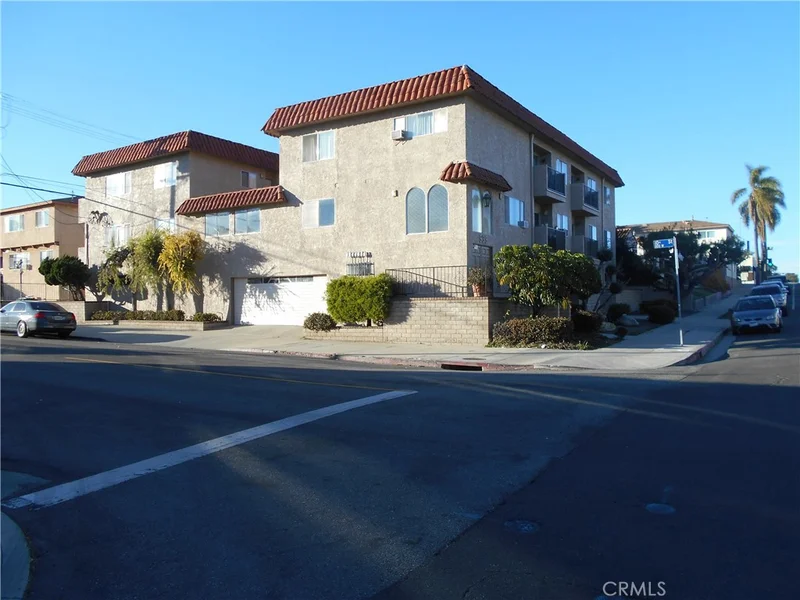 939 S Cabrillo 8