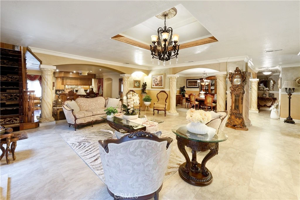 Interior 4