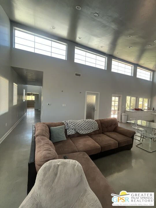 Interior 4