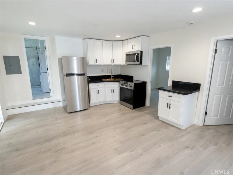 1415 E Gary Place A photo 2