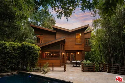 2424 Nichols Canyon Road