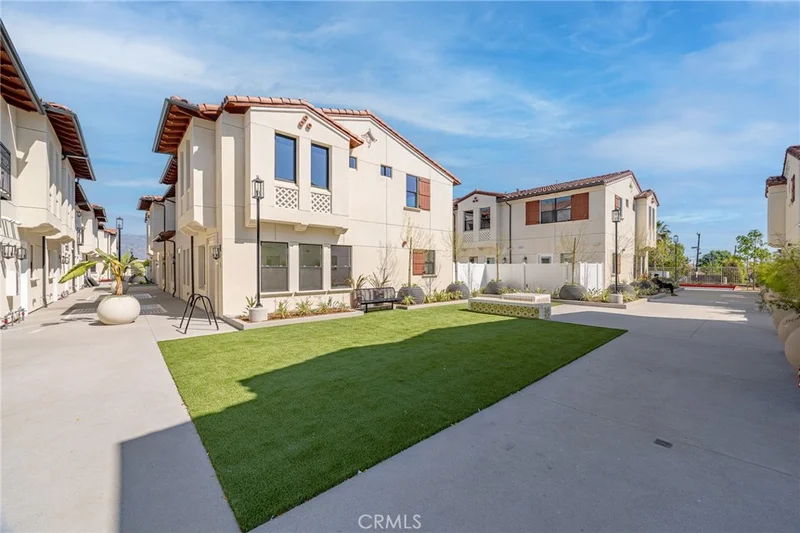 150 N New Ave 2