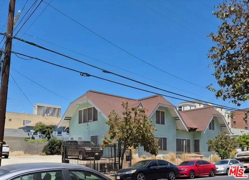 869 Irolo Street photo 2
