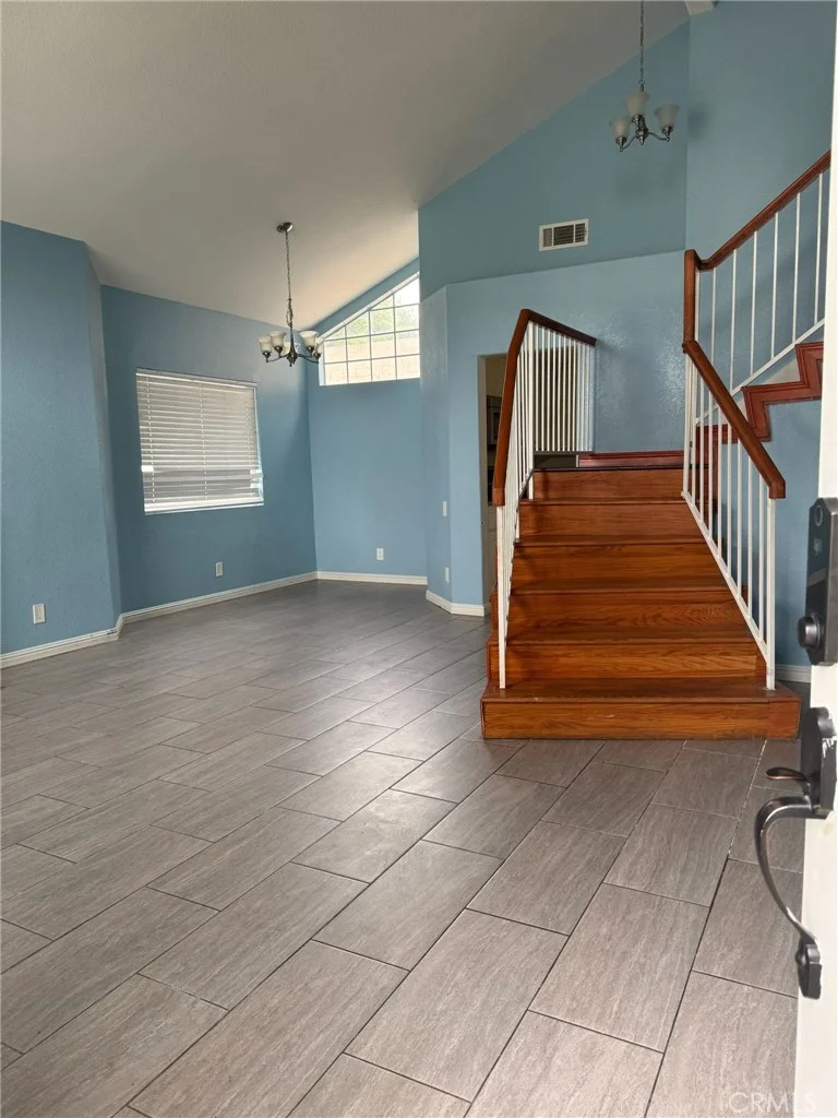 5543 N Magnolia Drive photo 2