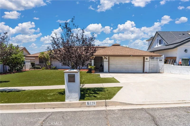 6070 Blythe Avenue photo 2
