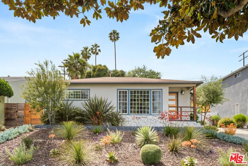 7871 Airport Boulevard, Los Angeles, CA 90045