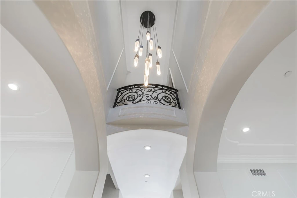 Interior 3
