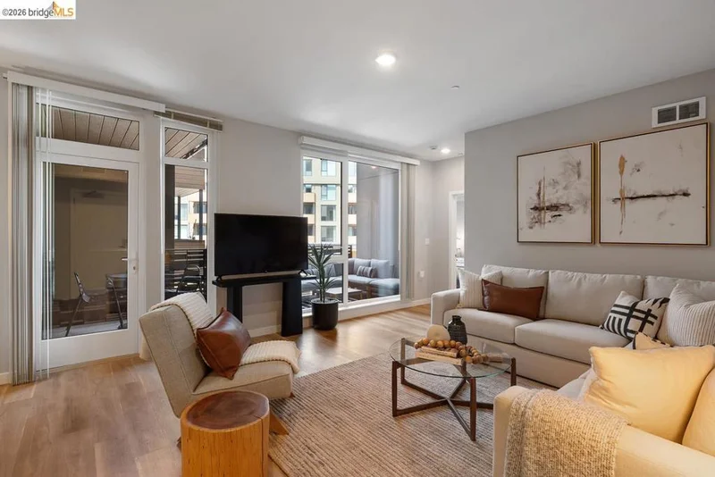 260 Brooklyn Basin Way 556 photo 2